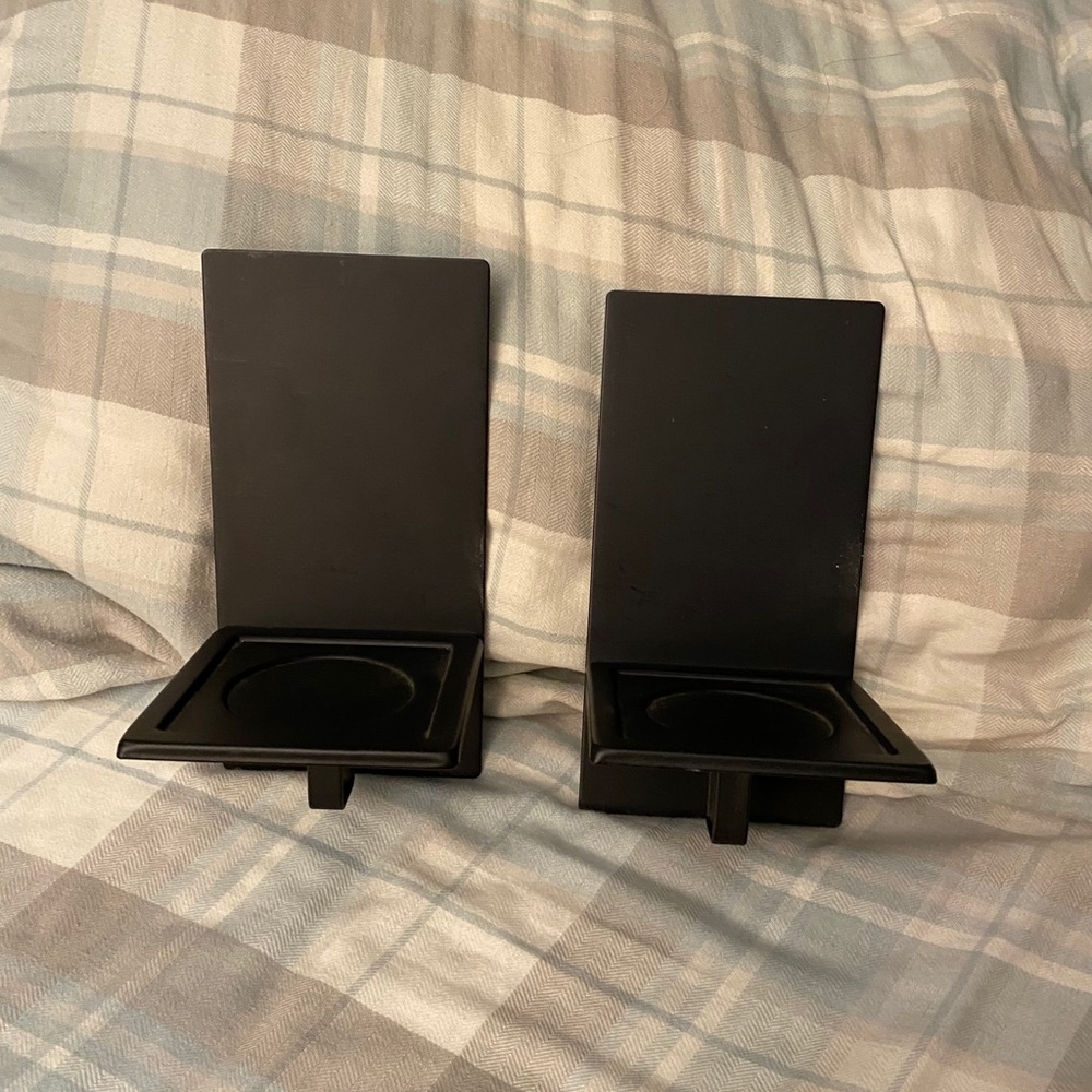 Pair of wall sconces